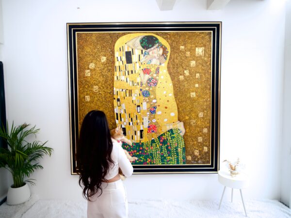 Il Bacio – Un Capolavoro Rielaborato di Gustav Klimt dal Maestro Apollon | 200 x 200 cm Copia di arte 2025-01-22 3